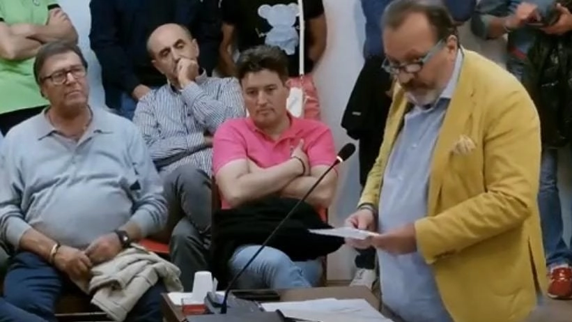 Dopo il ’divorzio’ con il vice Gorbi, il sindaco ha detto che la soluzione c’è "In settimana provvederò a redistribuire le deleghe che mi sono state rese". Dopo il ’divorzio’ con il vice Gorbi, il sindaco ha detto che la soluzione c’è "In settimana provvederò a redistribuire le deleghe che mi sono state rese".