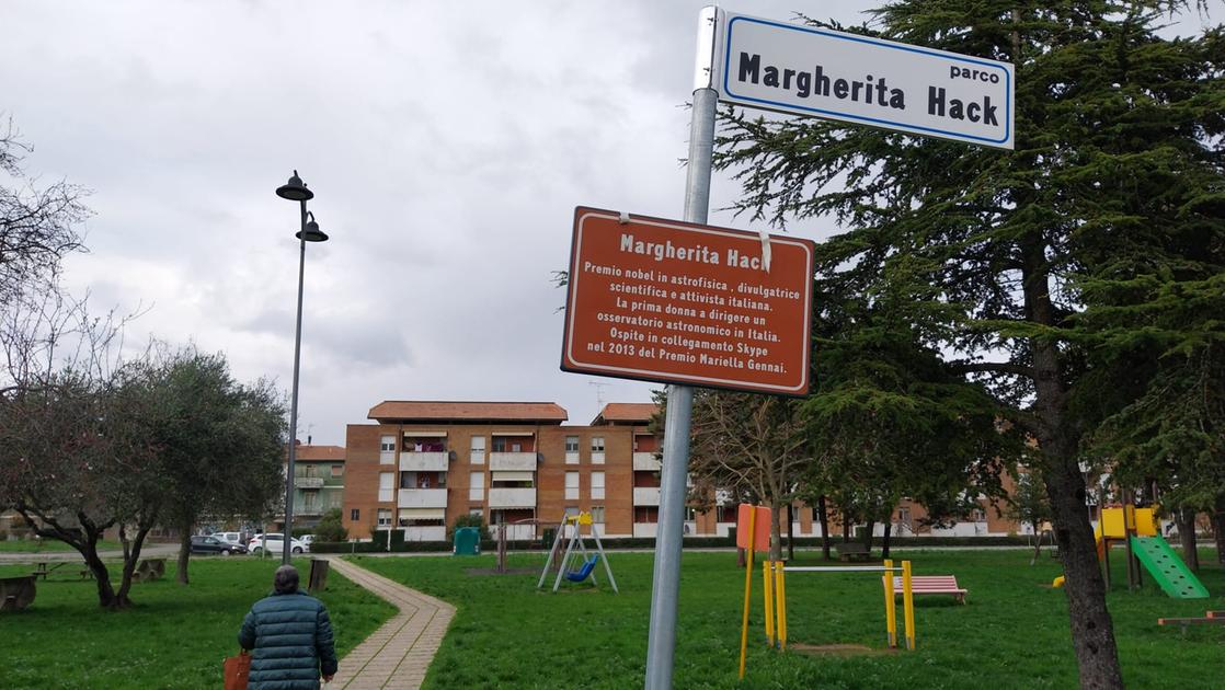 l errore nel cartello a massa marittima premio nobel alla hack un errore rimedieremo