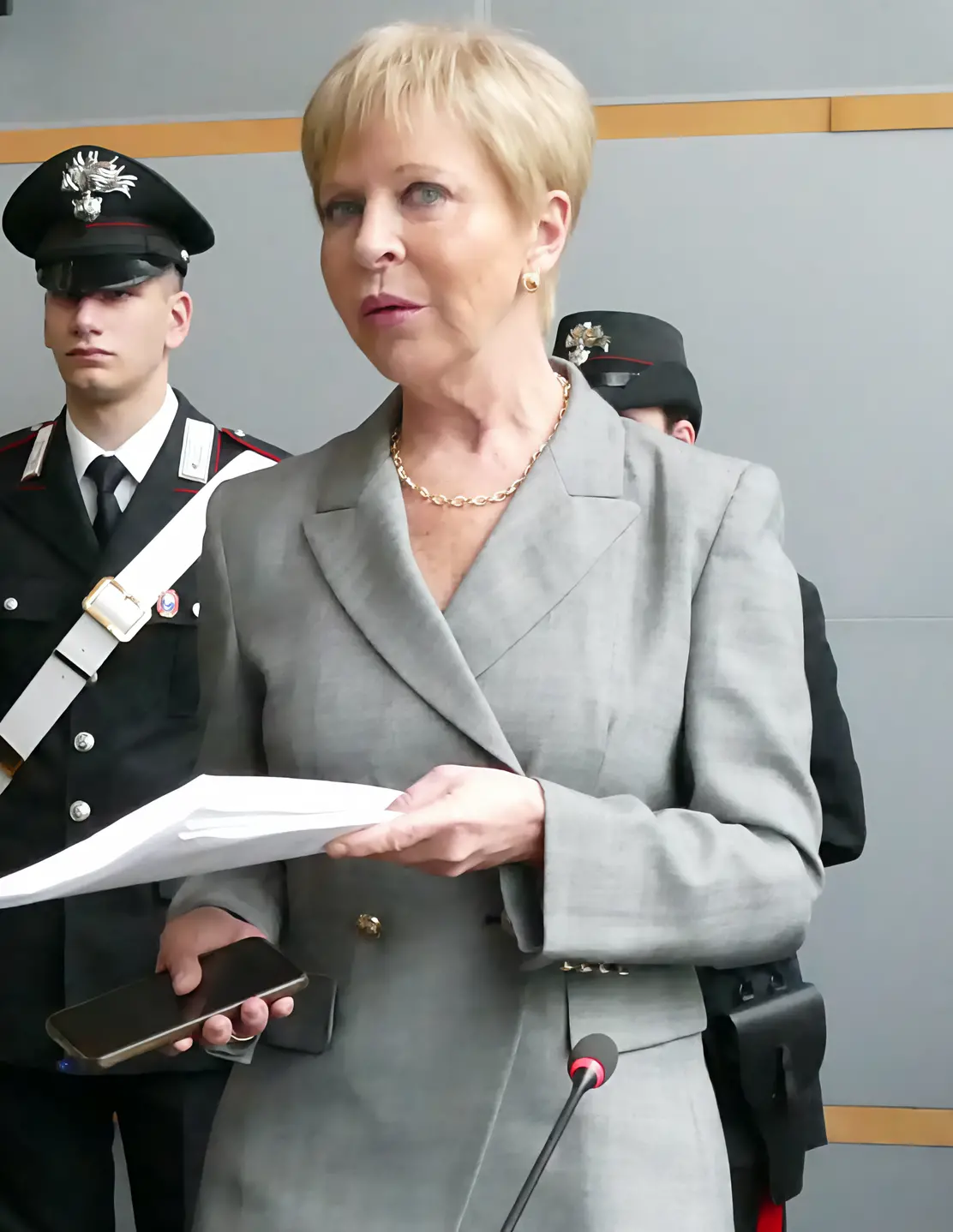 La collaborazione con l’ambasciata e il mandato d’arresto europeo