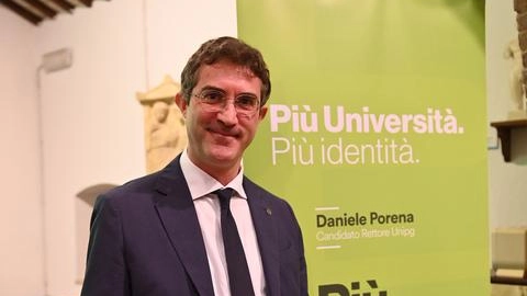 Professor Porena, perché dovrebbero votare lei? "La nostra Università è una istituzione antica e prestigiosa e anche una “macchina amministrativa”... Professor Porena, perché dovrebbero votare lei? "La nostra Università è una istituzione antica e prestigiosa e anche una “macchina amministrativa”...
