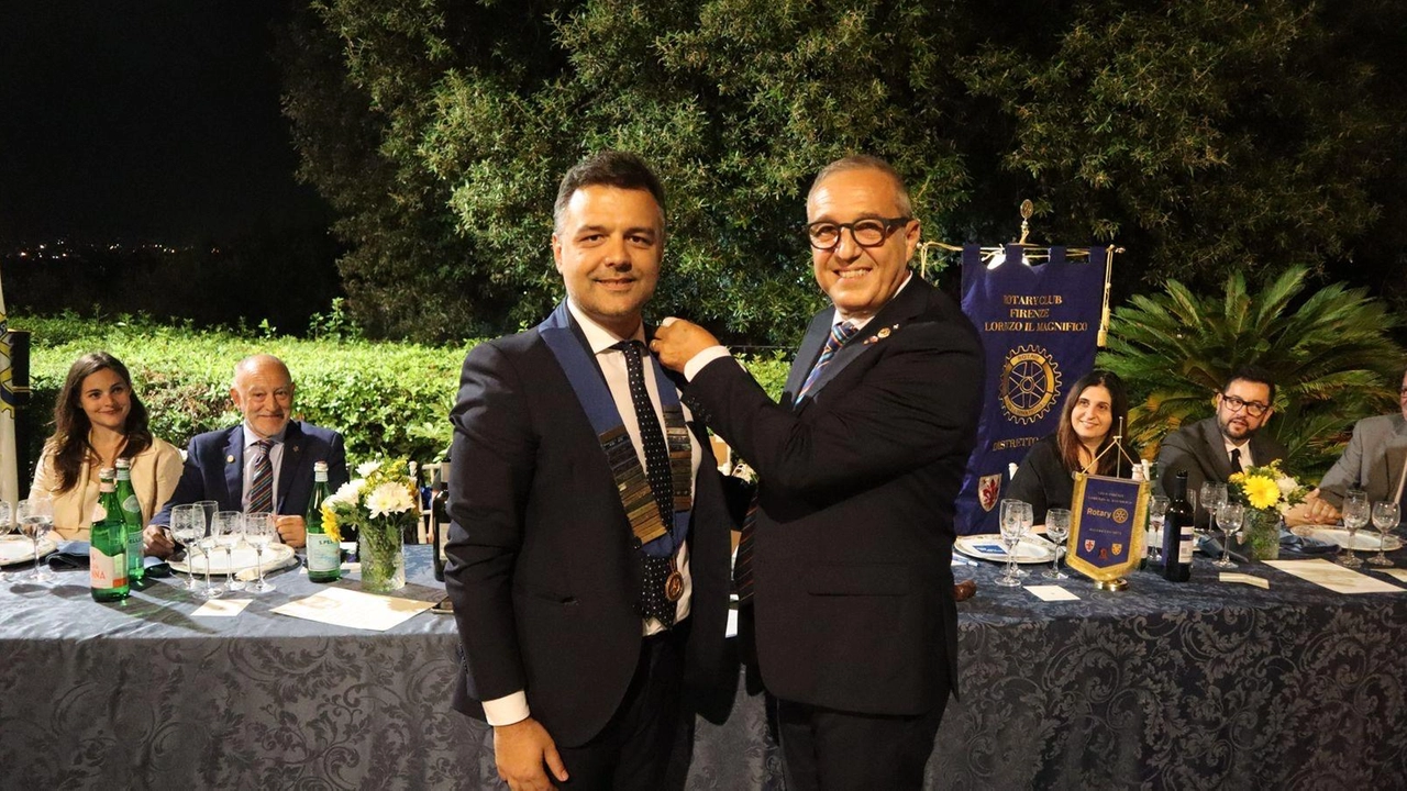 Il momento del passaggio del collare da Masini a Gandolfo