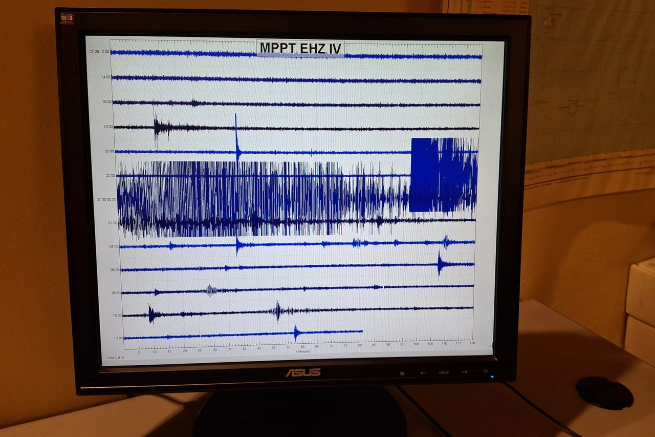Il terremoto registrato da un sismografo in Toscana