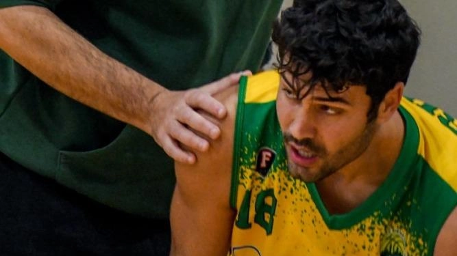 Il derby tra Vismederi Costone e Stosa Virtus Siena si preannuncia emozionante, con entrambe le squadre in forma. Il Costone è carico dopo due vittorie, ma la Virtus è pronta a sfidare con il suo gioco brillante. Il vicecoach gialloverde si aspetta una partita intensa e conta sul supporto del pubblico.