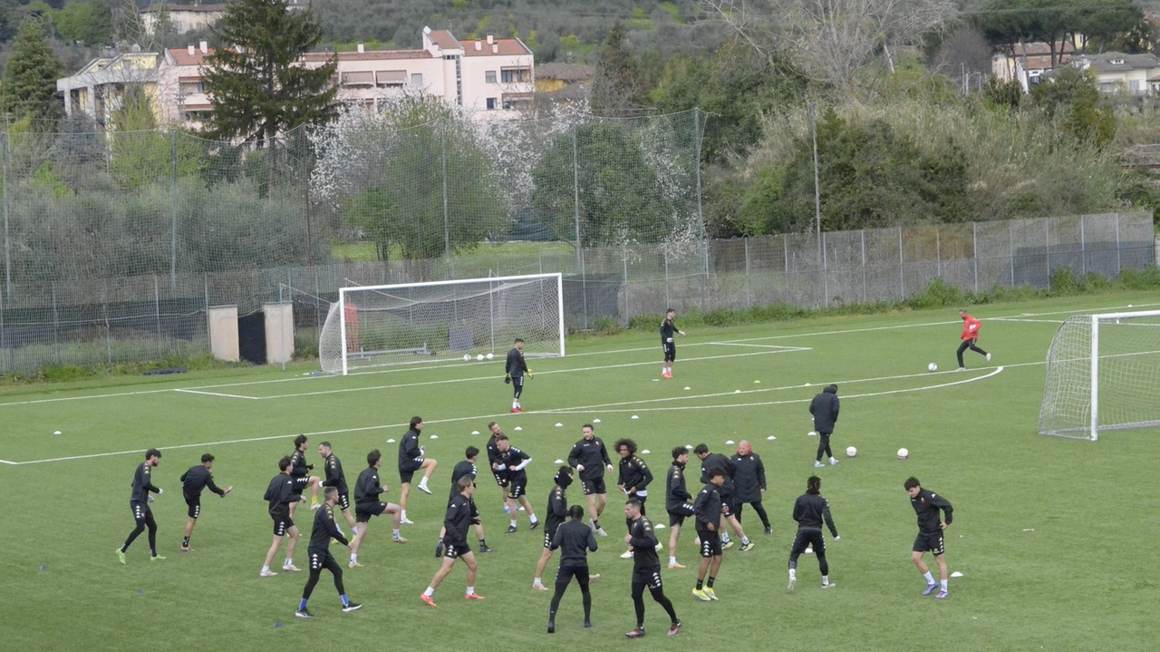 L'allenamento della Lucchese all'impianto di Saltocchio (Alcide)