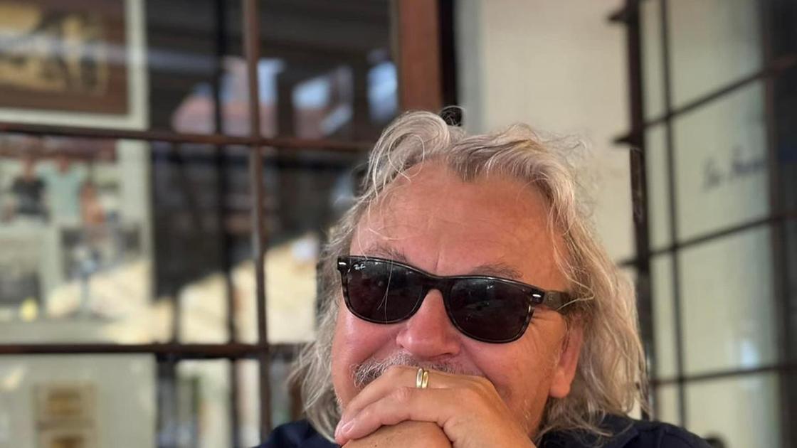 https://www.lanazione.it/image-service/view/acePublic/alias/contentid/NjBhZDAwMzctMmZmMS00/0/foto-di-tiziano-jannacci.jpeg?f=16:9&w=1200&h=630