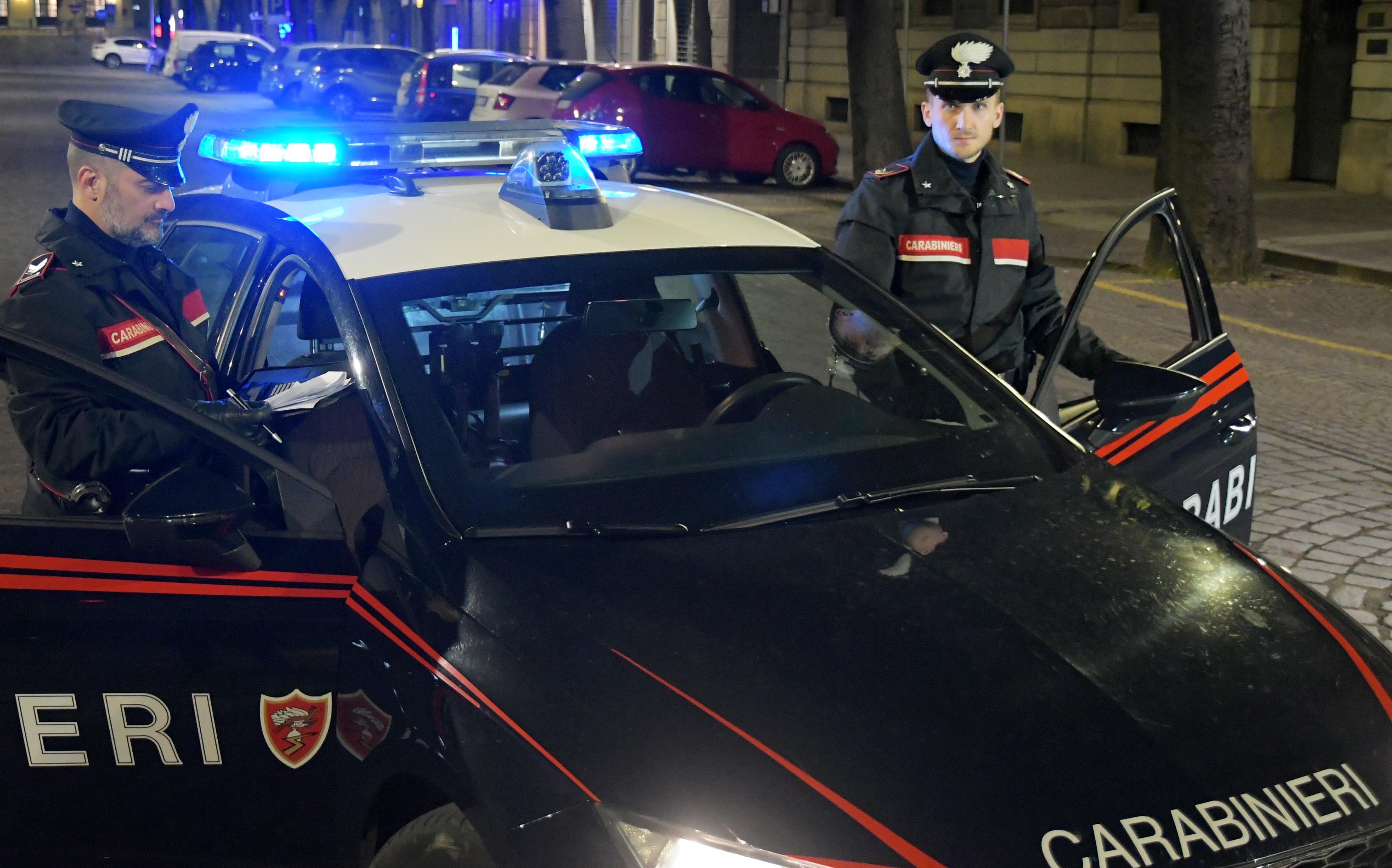 Assalto alla tabaccheria, titolare aggredito: gettato a terra e preso a calci Assalto alla tabaccheria, titolare aggredito: gettato a terra e preso a calci