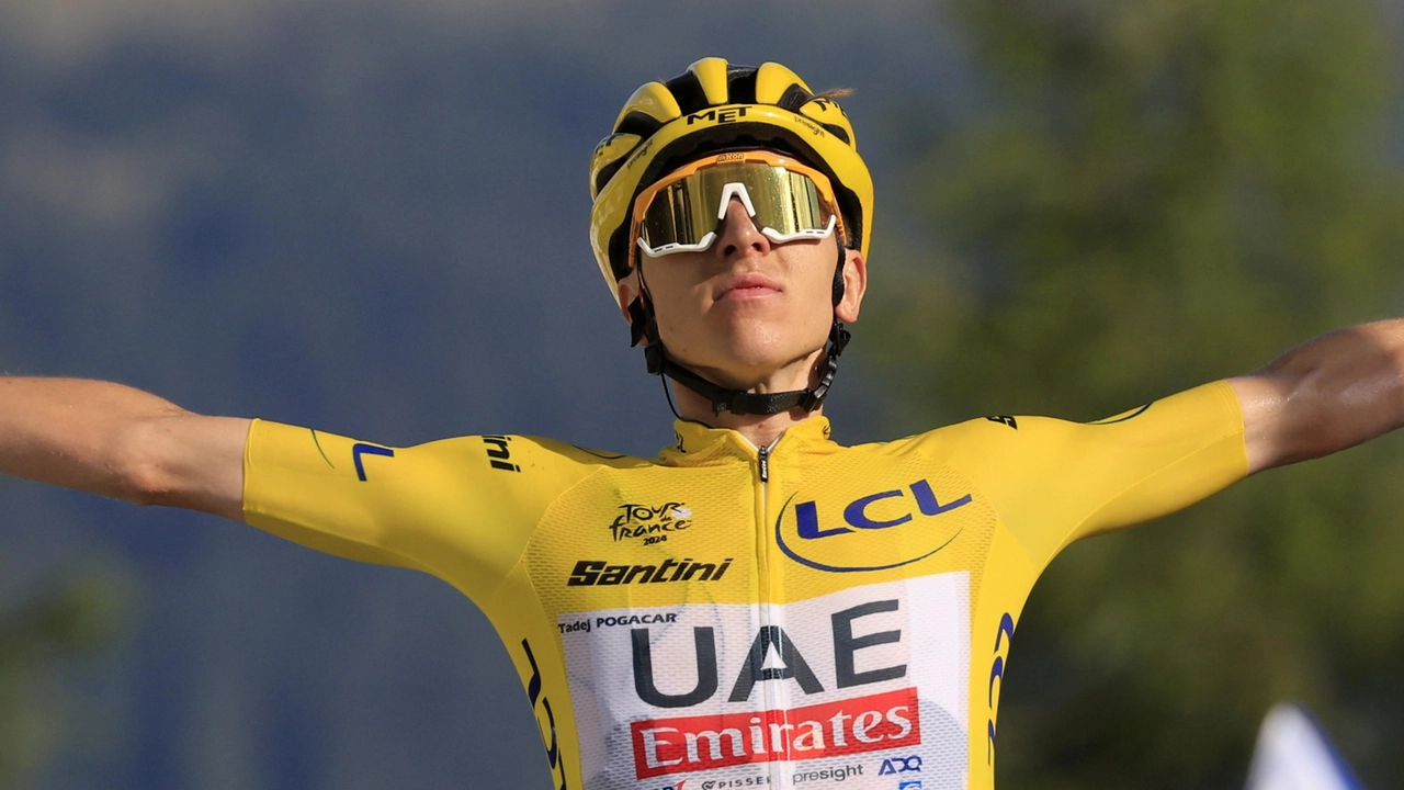 Giro del Delfinato oggi: Pogacar stacca ancora Vingegaard, Evenepoel a picco. Classifica e ordine d’arrivo tappa 7