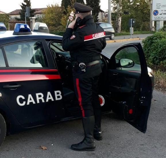 https://www.lanazione.it/image-service/view/acePublic/alias/contentid/NjBjOWUxOTYtNWJiMS00/0/rubano-la-colla-e-i-detersivi-coppia-nei-guai.jpeg