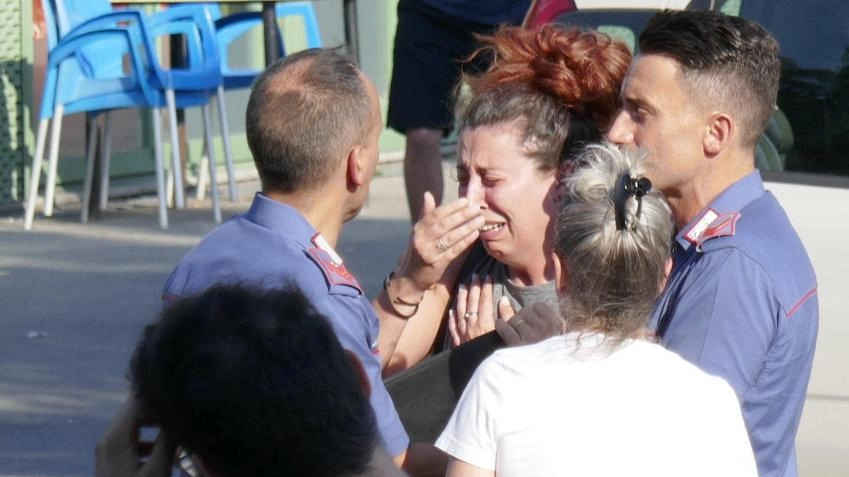 La disperazione dei parenti delle vittime ieri a Galceti (Attalmi) La disperazione dei parenti delle vittime ieri a Galceti (Attalmi)
