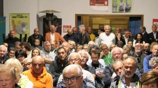 L’ex comandante della polizia municipale di Montale, Cataldo Lo Iacono ha spiegato le ragioni dell’illegittimità delle contravvenzioni "Senza l’ordinanza istitutiva del limite di velocità il cartello è abusivo". L’ex comandante della polizia municipale di Montale, Cataldo Lo Iacono ha spiegato le ragioni dell’illegittimità delle contravvenzioni "Senza l’ordinanza istitutiva del limite di velocità il cartello è abusivo".