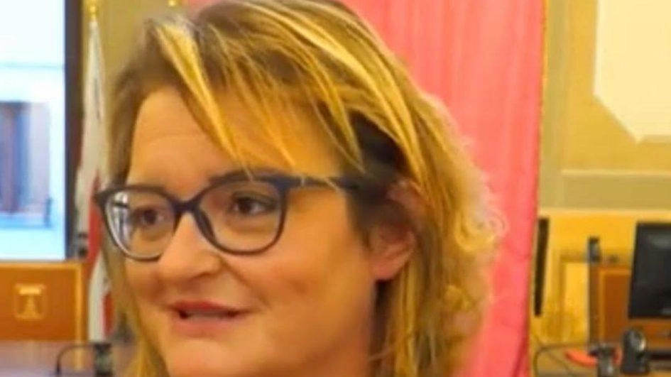 L’assessore alla Pubblica Istruzione di Montevarchi Sandra Nocentini ha annunciato che non si dimetterà nonostante le polemiche riguardo alla vicenda pane e olio nelle mense scolastiche L’assessore alla Pubblica Istruzione di Montevarchi Sandra Nocentini ha annunciato che non si dimetterà nonostante le polemiche riguardo alla vicenda pane e olio nelle mense scolastiche