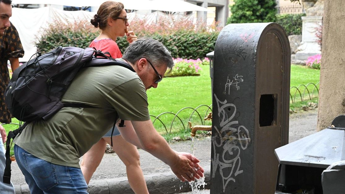 Cittadini e turisti nella morsa del caldo