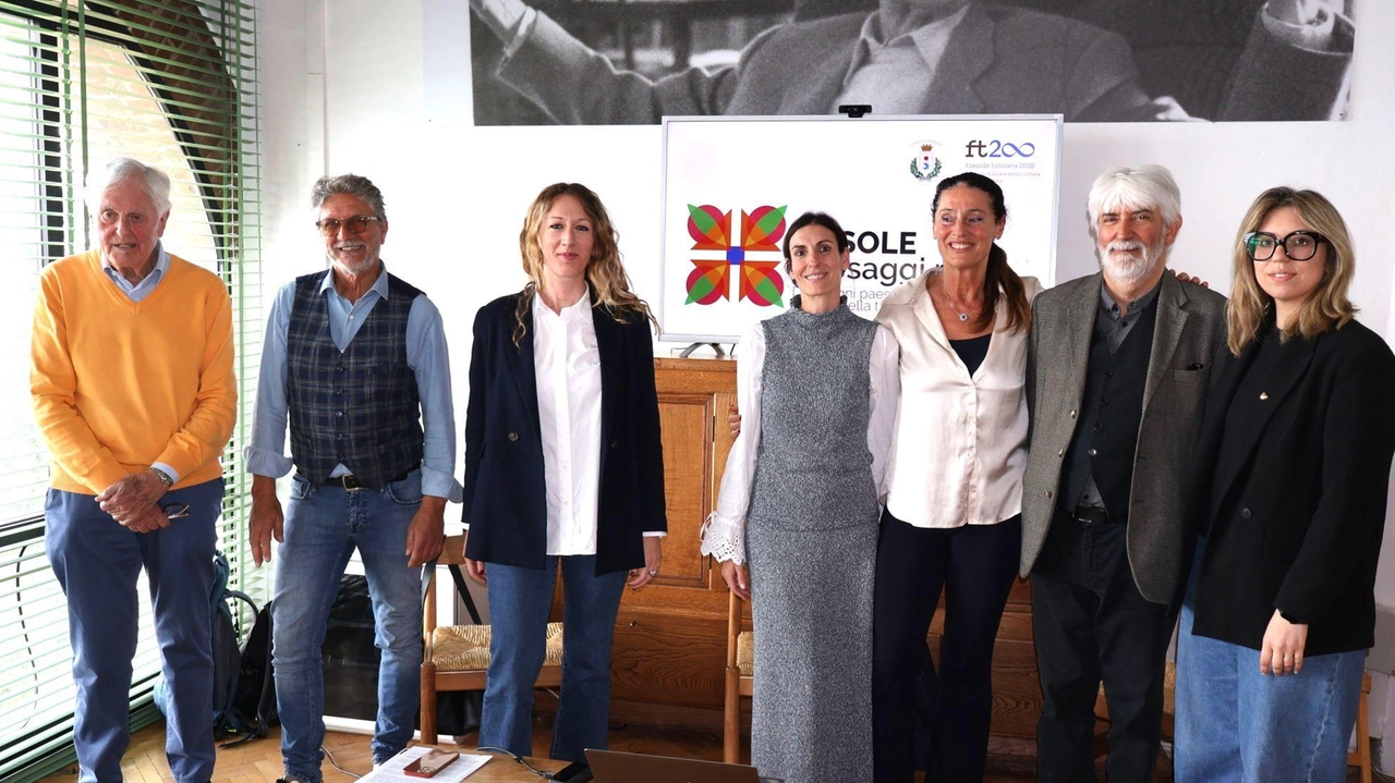 Al centro il sindaco Cristina Scaletti con alcuni operatori del progetto Paesaggi Plurali Al centro il sindaco Cristina Scaletti con alcuni operatori del progetto Paesaggi Plurali