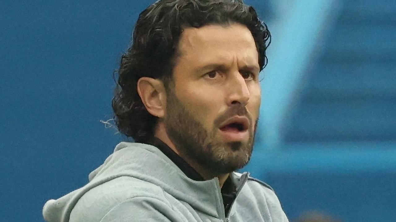Fabio Grosso prepara il Sassuolo per affrontare la Carrarese, sottolineando l'importanza di mantenere alta la concentrazione. Fabio Grosso prepara il Sassuolo per affrontare la Carrarese, sottolineando l'importanza di mantenere alta la concentrazione.
