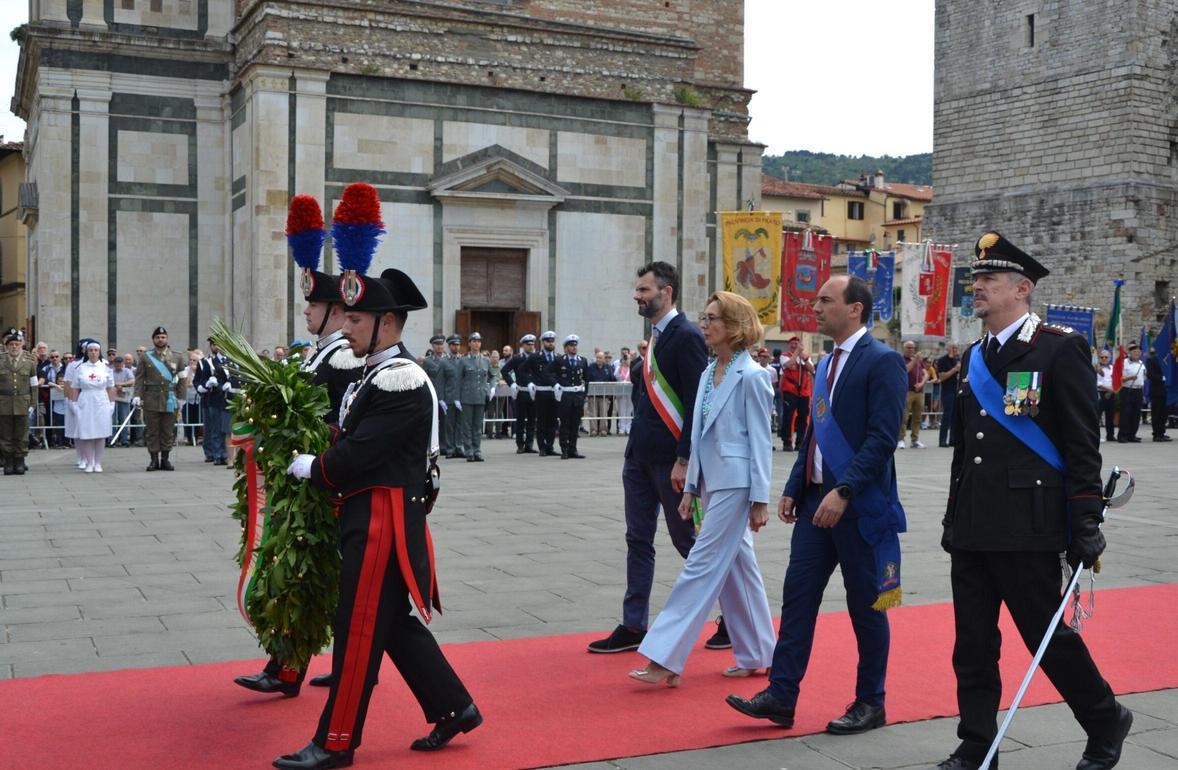 https://www.lanazione.it/image-service/view/acePublic/alias/contentid/NjE3MDFkOWYtM2JlOC00/0/la-festa-del-2-giugno-la-repubblica-e-i-valori-ce-lappuntamento-con-storia-e-tradizione.jpeg