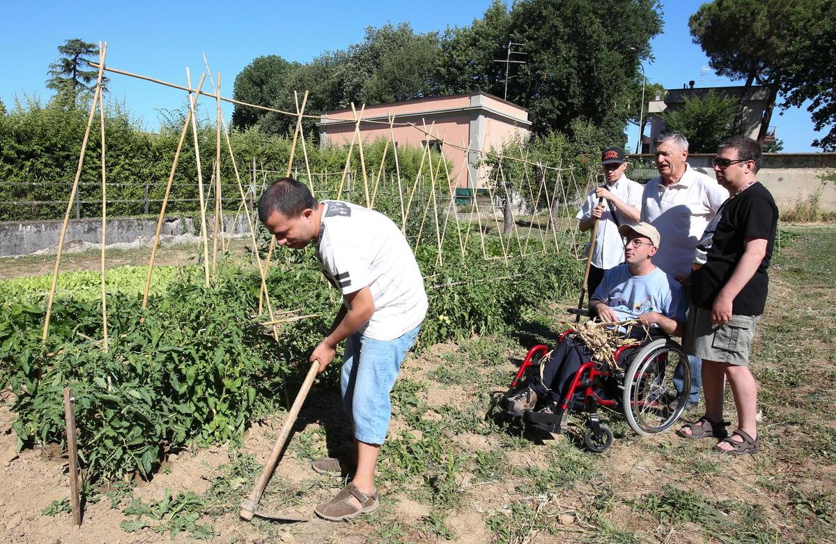 Giardini di Villa Doney. Il Cui mantiene gli orti
