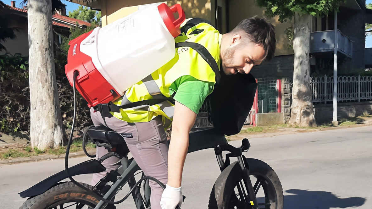 A Montespertoli, la disinfestazione contro le zanzare è al centro dell'attenzione dopo un caso di Dengue a Certaldo. Il comune si impegna a sensibilizzare i cittadini per prevenire la diffusione della zanzara tigre. A Montespertoli, la disinfestazione contro le zanzare è al centro dell'attenzione dopo un caso di Dengue a Certaldo. Il comune si impegna a sensibilizzare i cittadini per prevenire la diffusione della zanzara tigre.