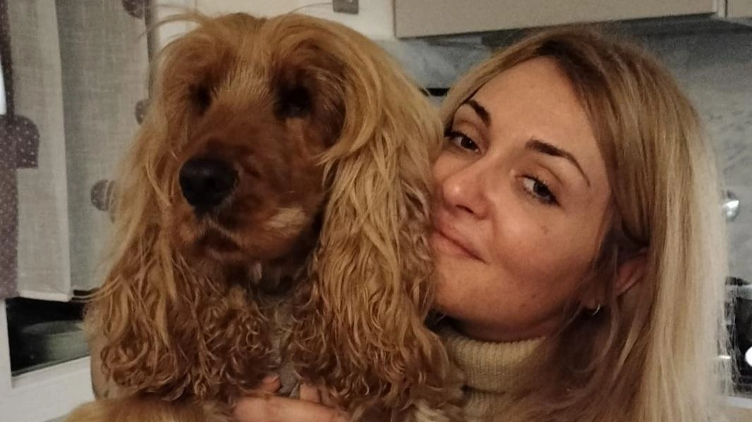 L’ideatrice del progetto “Dog carpet“ che animerà il Premio Lunezia, Rachele Nicole Ferrari, insieme al suo cocker L’ideatrice del progetto “Dog carpet“ che animerà il Premio Lunezia, Rachele Nicole Ferrari, insieme al suo cocker