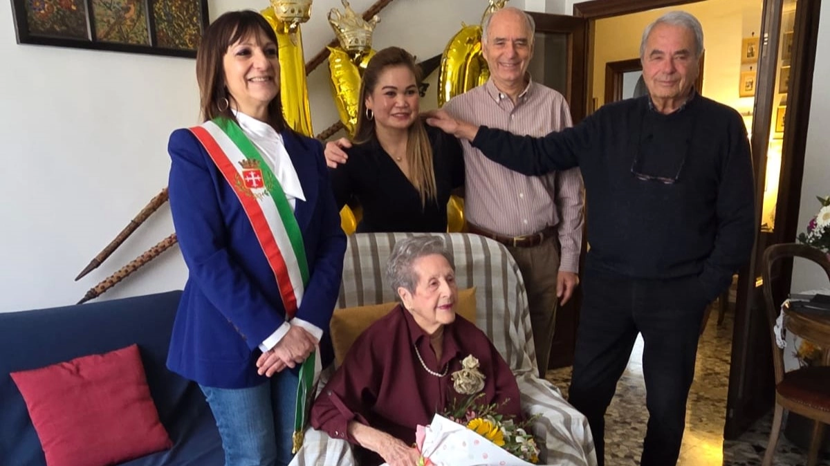 L’assessore Giovanna Bonanno insieme a Nonna Emma e la famiglia