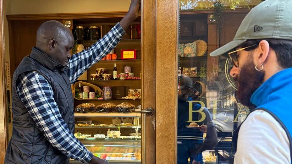 La spaccata alla pasticceria Blasi