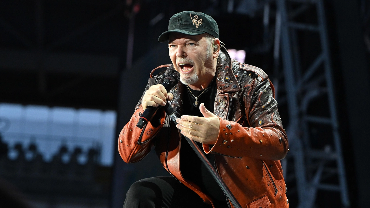 Domani e venerdì alla Visarno Arena sono in programma i due concerti fiorentini del ’Vasco Live Duemilaventicinque’: ogni sera sono attesi 60mila fan Domani e venerdì alla Visarno Arena sono in programma i due concerti fiorentini del ’Vasco Live Duemilaventicinque’: ogni sera sono attesi 60mila fan