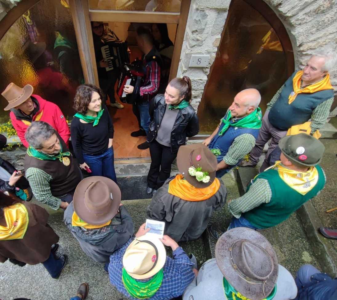 Cantamaggio, un rituale ancestrale. I gruppi storici tra arte e folklore