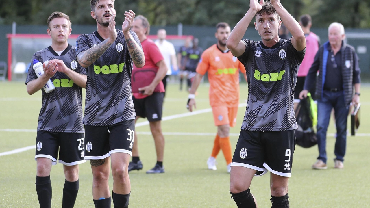 Il Livorno si conferma favorito nel campionato di Serie C, mettendo pressione al Siena. La Robur deve prepararsi a una sfida difficile, cercando di capitalizzare ogni occasione e limitare gli errori per competere con la squadra toscana. La stagione si preannuncia intensa, con il confronto diretto tra le due squadre che si avvicina. Il Livorno si conferma favorito nel campionato di Serie C, mettendo pressione al Siena. La Robur deve prepararsi a una sfida difficile, cercando di capitalizzare ogni occasione e limitare gli errori per competere con la squadra toscana. La stagione si preannuncia intensa, con il confronto diretto tra le due squadre che si avvicina.