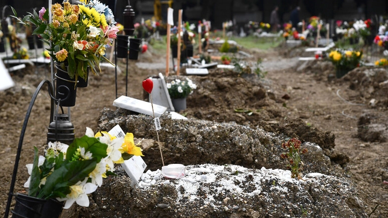 Un cimitero (Foto di repertorio) Un cimitero (Foto di repertorio)