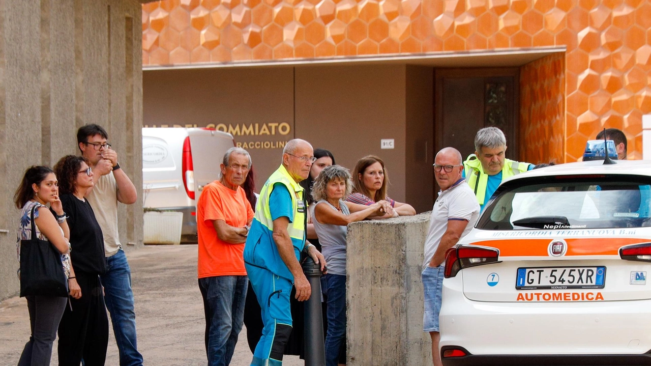 Il viaggio nel quartier generale della Misericordia di Terranuova: rabbia, disperazione e lacrime . I ritratti dei due volontari scomparsi: "Erano punto di riferimento della nostra grande famiglia".