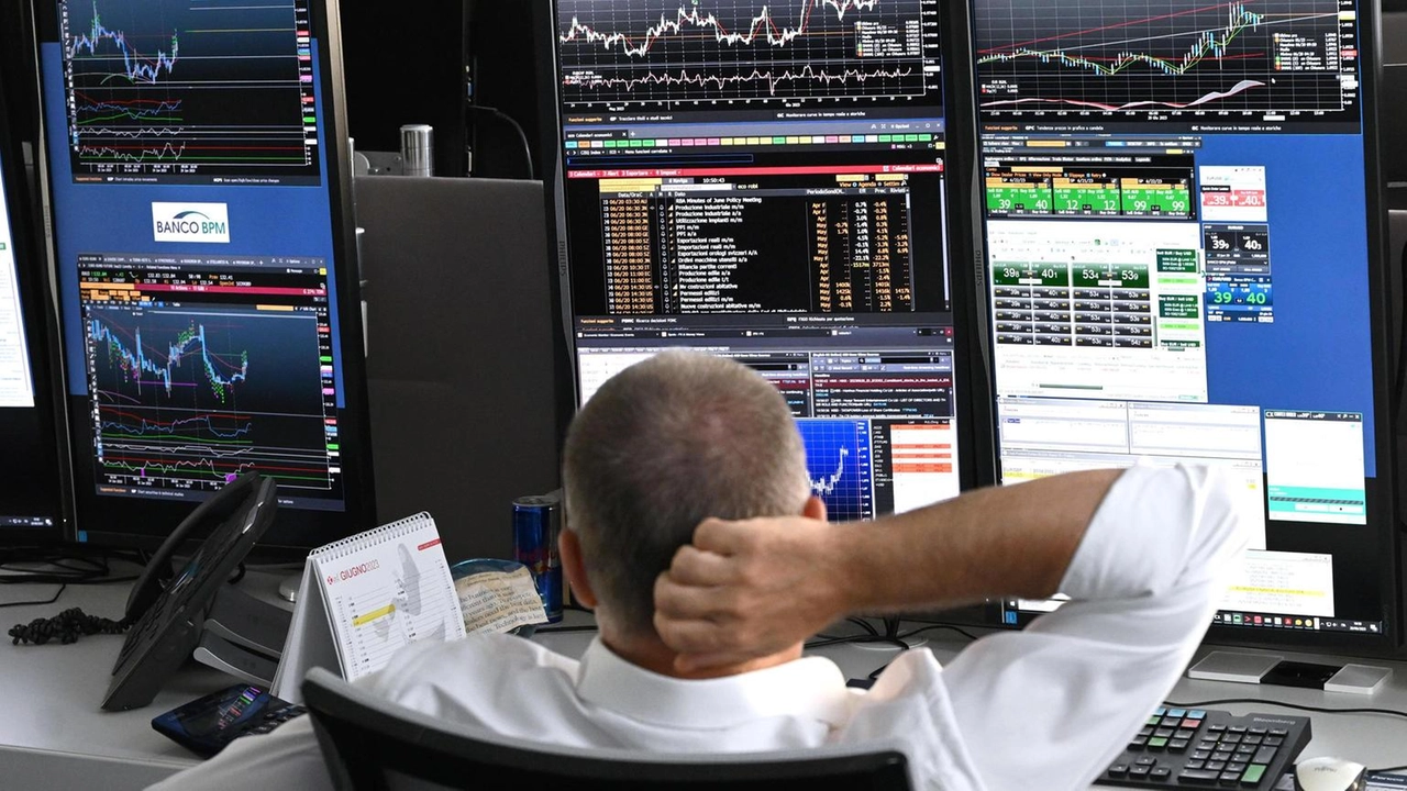 Il rendimento del decennale italiano scende al 3,44% Il rendimento del decennale italiano scende al 3,44%