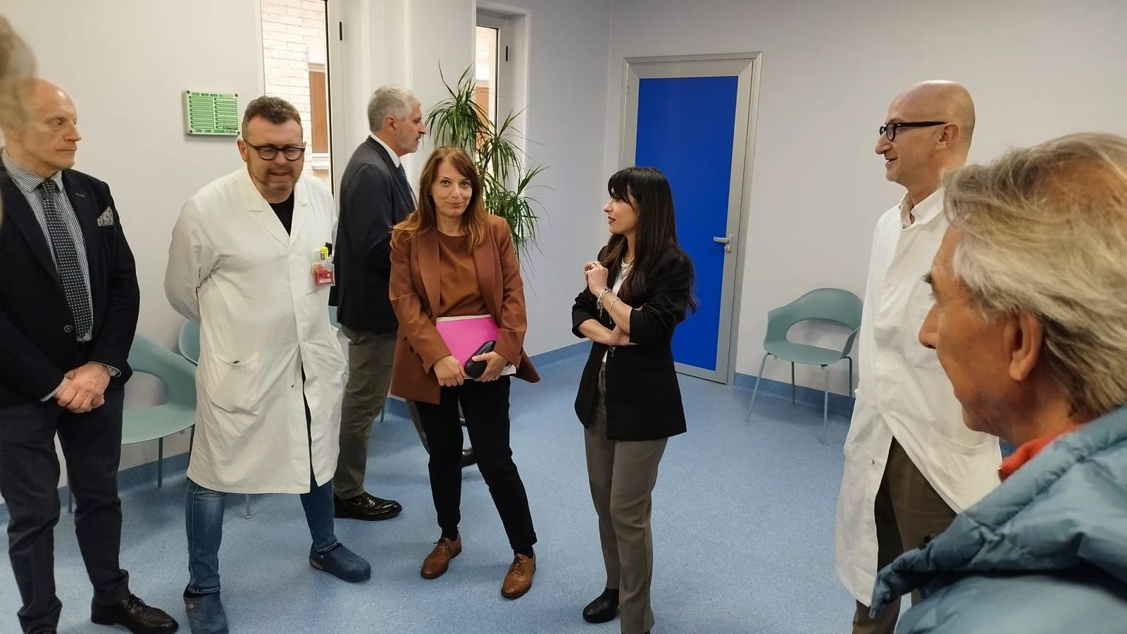 Umbria, il Piano sanitario inizia a muoversi: la direttrice svela il testo. Al lavoro oltre 90 professionisti Umbria, il Piano sanitario inizia a muoversi: la direttrice svela il testo. Al lavoro oltre 90 professionisti