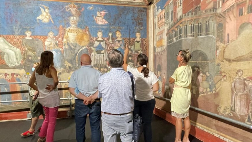 La Sala della Pace del Palazzo Pubblico riapre dopo la conclusione delle indagini diagnostiche e dei lavori preparatori che hanno reso necessario sospendere le visite durante alcune fasi delle operazioni La Sala della Pace del Palazzo Pubblico riapre dopo la conclusione delle indagini diagnostiche e dei lavori preparatori che hanno reso necessario sospendere le visite durante alcune fasi delle operazioni