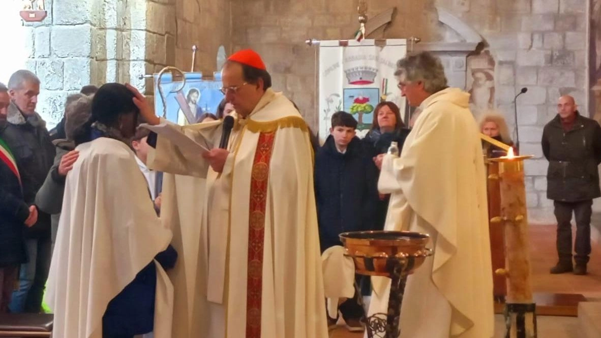 Grande partecipazione. Battesimo e cresima per la giovane Sara Grande partecipazione. Battesimo e cresima per la giovane Sara