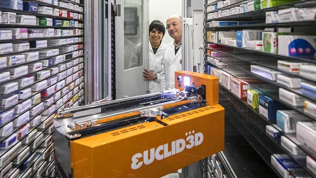 In quattro farmacie comunali di Viareggio sono operativi i robot che facilitano la ricerca e la consegna dei farmaci In quattro farmacie comunali di Viareggio sono operativi i robot che facilitano la ricerca e la consegna dei farmaci