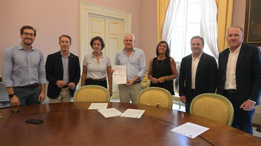 Pierucci: “Collaborare qui è facile, diverso è sul fronte della Versilia“. L’assessore Santini: “In contatto con il ministero per la gratuità nell’A11“. . Pierucci: “Collaborare qui è facile, diverso è sul fronte della Versilia“. L’assessore Santini: “In contatto con il ministero per la gratuità nell’A11“. .