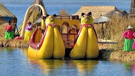 Il Titicaca è il lago più alto del mondo: sorge a. 3.812 metri sul livello del mare tra le Ande boliviane e peruviane Il Titicaca è il lago più alto del mondo: sorge a. 3.812 metri sul livello del mare tra le Ande boliviane e peruviane