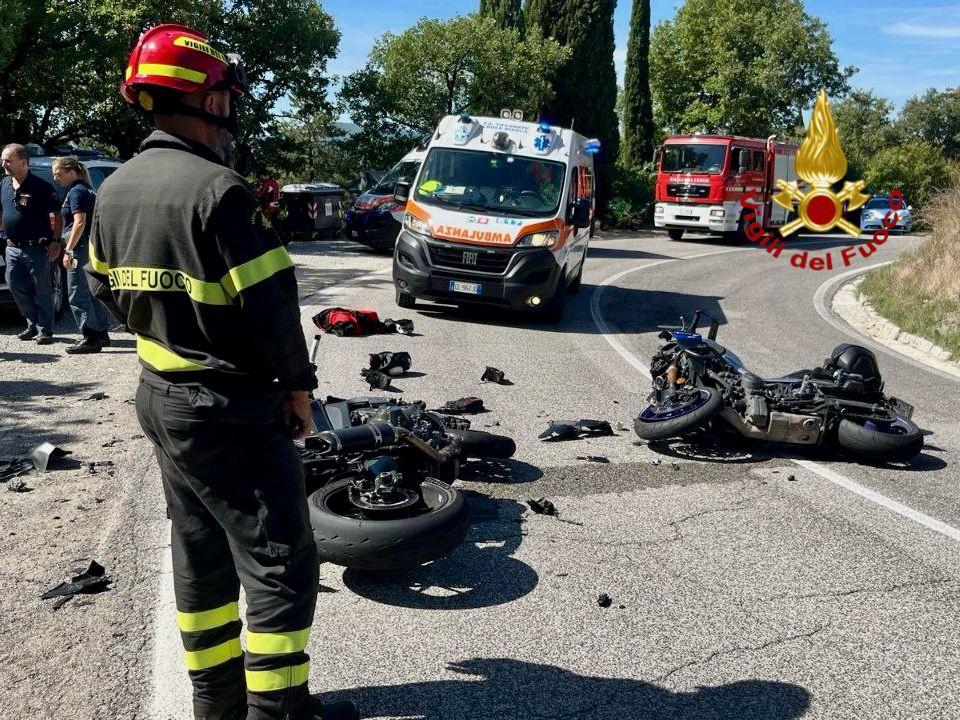 scontro frontale tra moto tre feriti uno soccorso dall8217elicottero in codice rosso