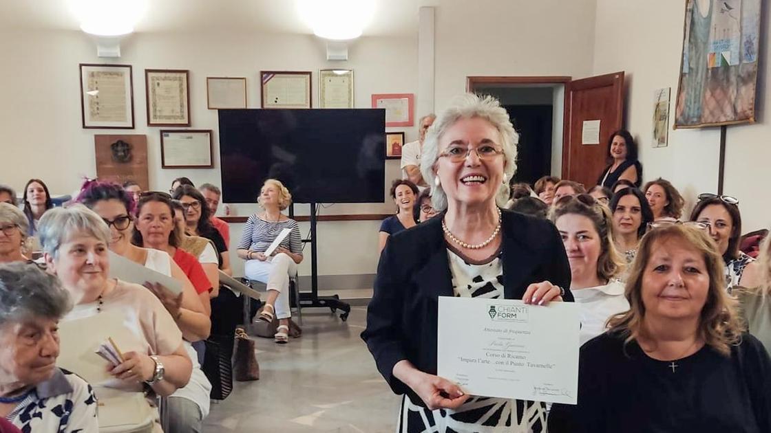 Le merlettaie invitano Sophia Loren: "Venga a provare le nostre scarpe" Le merlettaie invitano Sophia Loren: "Venga a provare le nostre scarpe"
