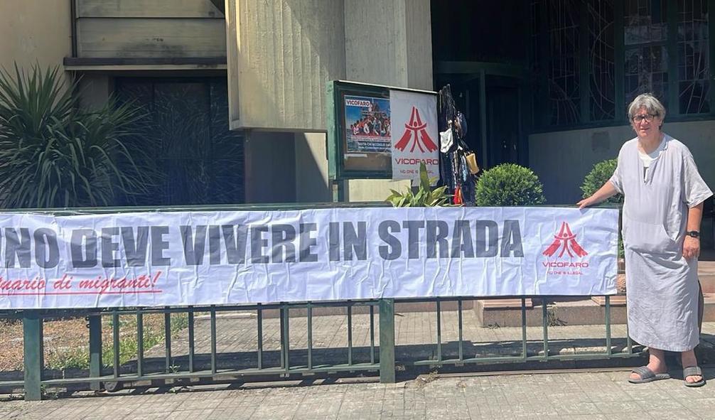 il vescovo prende le distanze situazione sanitaria a rischio ma il don difende la sua missione