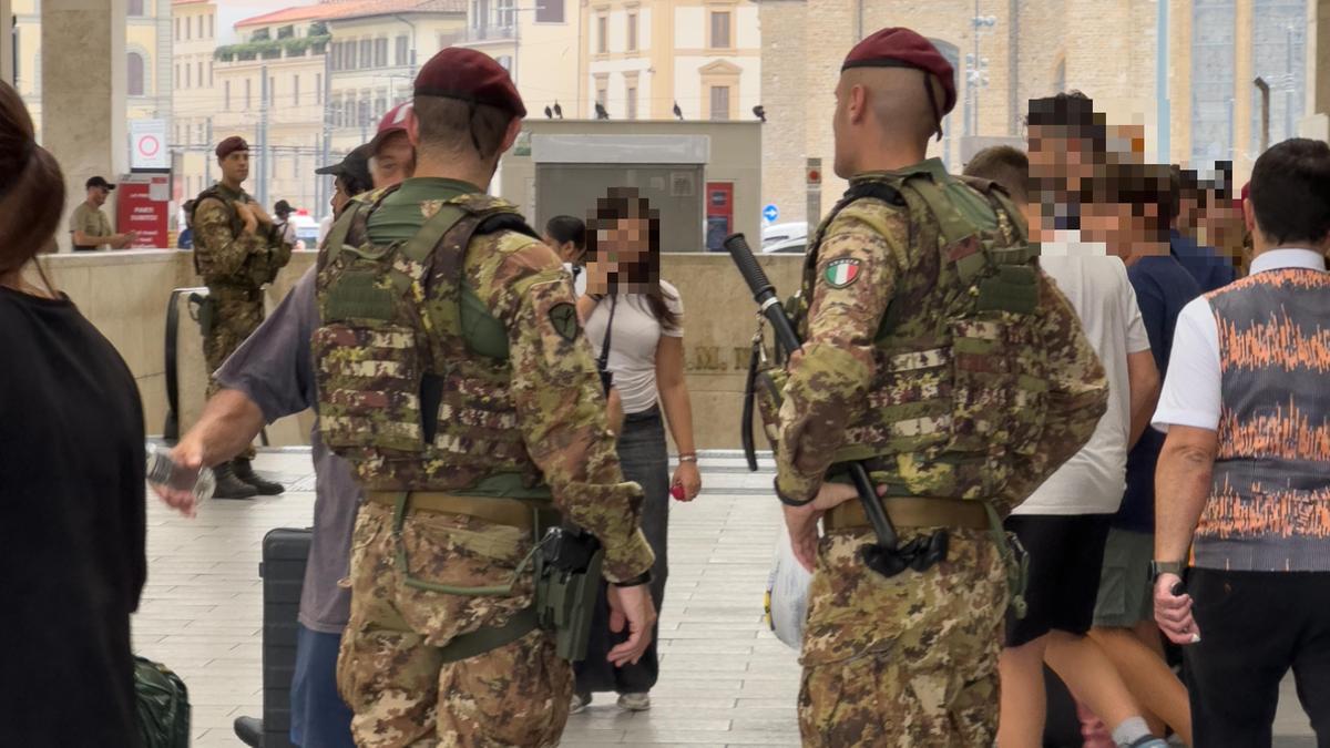 Santa Maria Novella, mercato nero e crack in pieno giorno: “Benvenuti a Firenze”