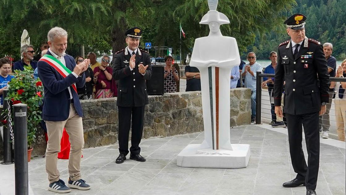 Emozioni per la piazza ai Caduti dell’Arma dei Carabinieri Emozioni per la piazza ai Caduti dell’Arma dei Carabinieri