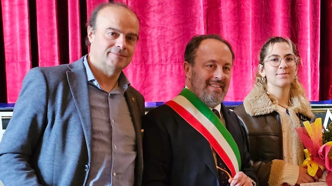 La consegna del premio “Egidio Capaccini” lo scorso 12 novembre, con Clarissa insieme al sindaco Claudio Marcelli e alla famiglia Bragagni Capaccini La consegna del premio “Egidio Capaccini” lo scorso 12 novembre, con Clarissa insieme al sindaco Claudio Marcelli e alla famiglia Bragagni Capaccini