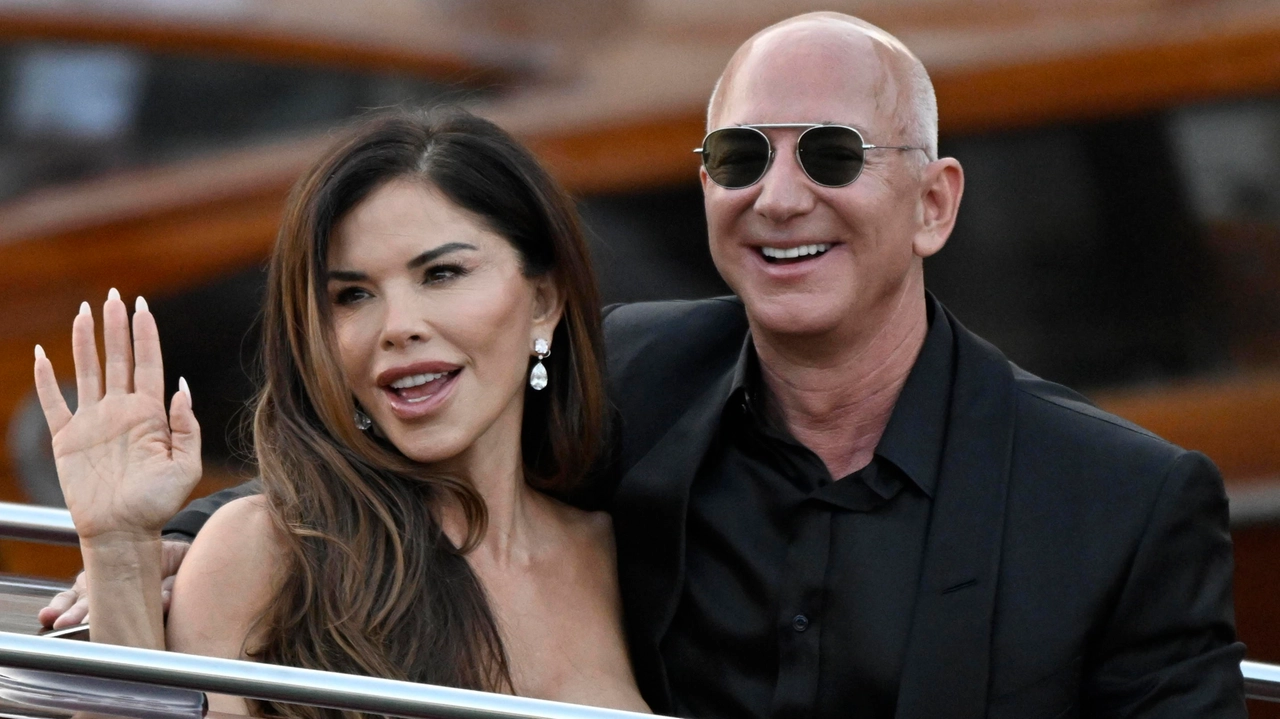 Jeff Bezos e la moglie Lauren Sanchez