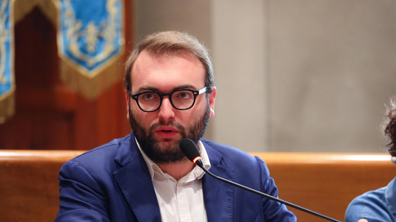 Il sindaco Alessio Mantellassi ha risposto all’interrogazione del consigliere Poggianti Il sindaco Alessio Mantellassi ha risposto all’interrogazione del consigliere Poggianti