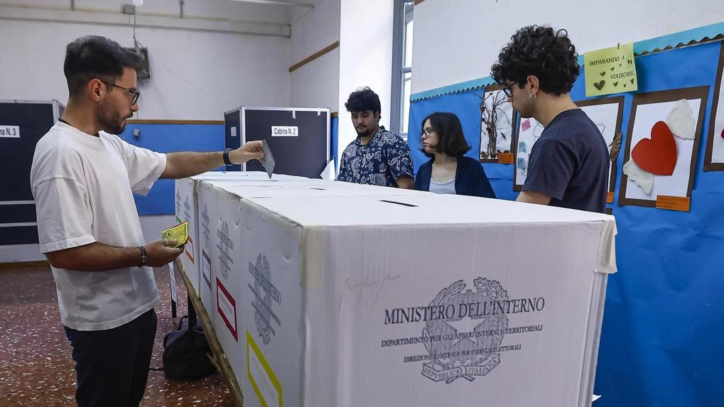 Sono le ultime ore utili per il lancio delle liste : poi via ad un mese di campagna a tutto fuoco. I primi colpi già da stamani al mercato. Il tam tam è partito sui social, ormai il canale principale. Sono le ultime ore utili per il lancio delle liste : poi via ad un mese di campagna a tutto fuoco. I primi colpi già da stamani al mercato. Il tam tam è partito sui social, ormai il canale principale.