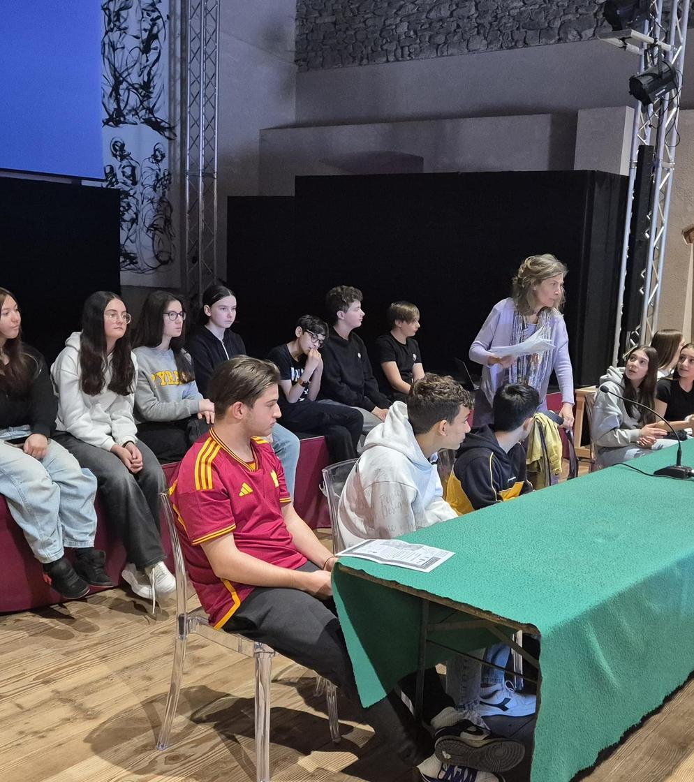 https://www.lanazione.it/image-service/view/acePublic/alias/contentid/NjFlMDczNTctYzY5Yy00/0/larchiano-del-futuro-in-uno-studio-gli-alunni-ora-curano-le-sponde-itinerario-a-tappe-su-come-operare.jpeg