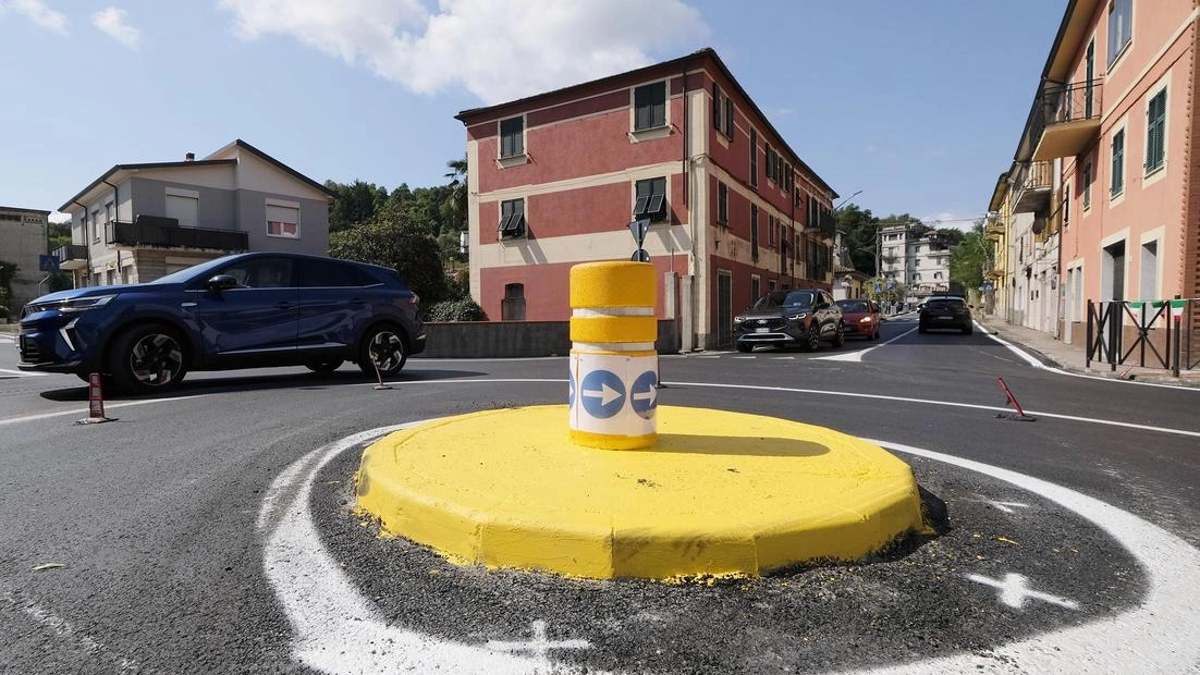 La rotatoria di Bottagna inaugurata ieri mattina alla presenza delle autorità regionali e provinciali La rotatoria di Bottagna inaugurata ieri mattina alla presenza delle autorità regionali e provinciali