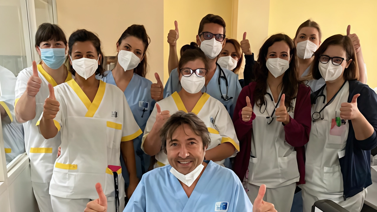 Il dottor Raffaele Scala con l’equipe di Pneumologia del San Donato Il dottor Raffaele Scala con l’equipe di Pneumologia del San Donato