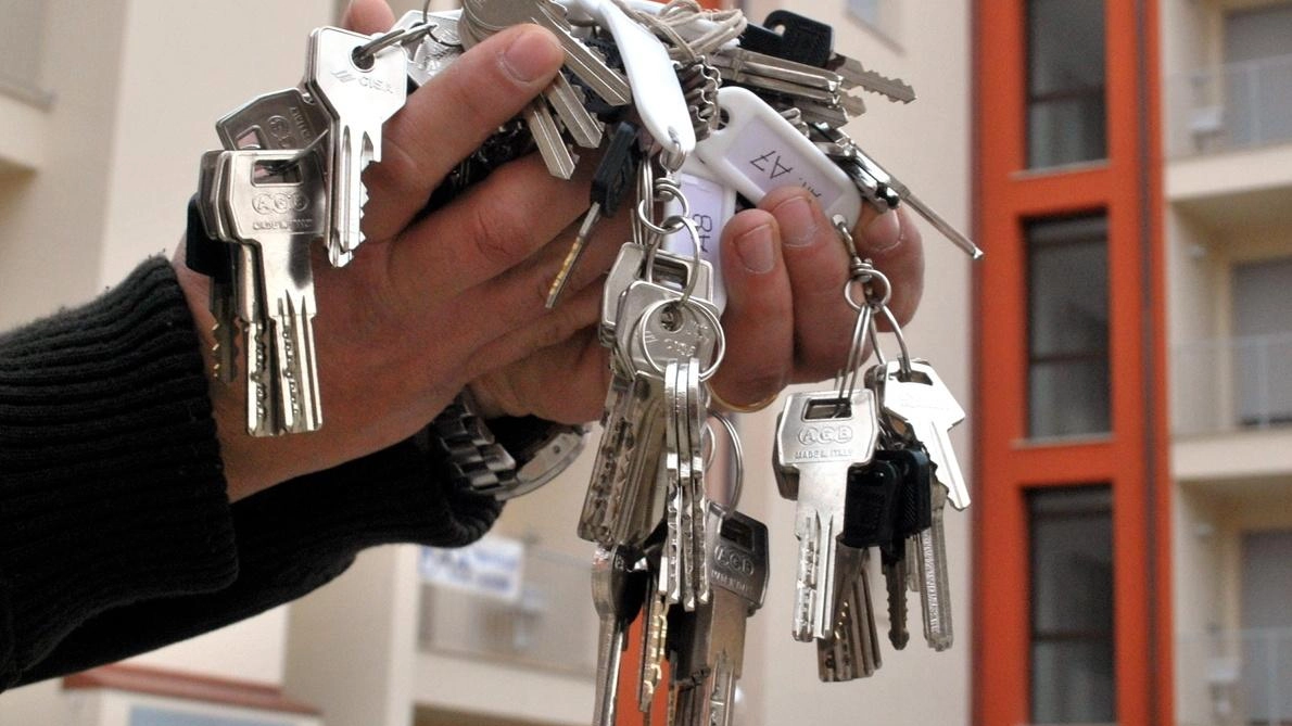 288 edifici nel ’portafoglio’ del Lode pistoiese, con 2199 alloggi totali. L’11% attende la verifica per riaprire, il 43% fuori gioco per manutenzione. 288 edifici nel ’portafoglio’ del Lode pistoiese, con 2199 alloggi totali. L’11% attende la verifica per riaprire, il 43% fuori gioco per manutenzione.