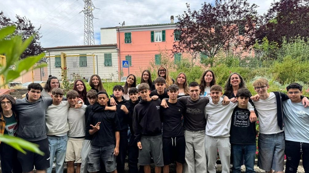 Secondo posto nel concorso Anmig per due classi del Parentucelli Arzelà. Hanno catalogato luoghi simbolici basandosi su fonti storiche e testimonianze. Secondo posto nel concorso Anmig per due classi del Parentucelli Arzelà. Hanno catalogato luoghi simbolici basandosi su fonti storiche e testimonianze.